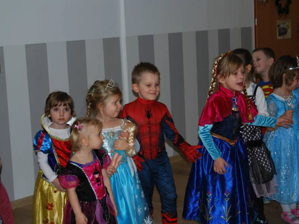 Zabawa karnawałowa w przedszkolu — zdjęcie 37