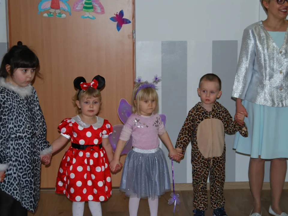 Zabawa karnawałowa w przedszkolu — zdjęcie 46