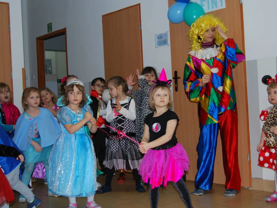 Zabawa karnawałowa w przedszkolu — zdjęcie 57