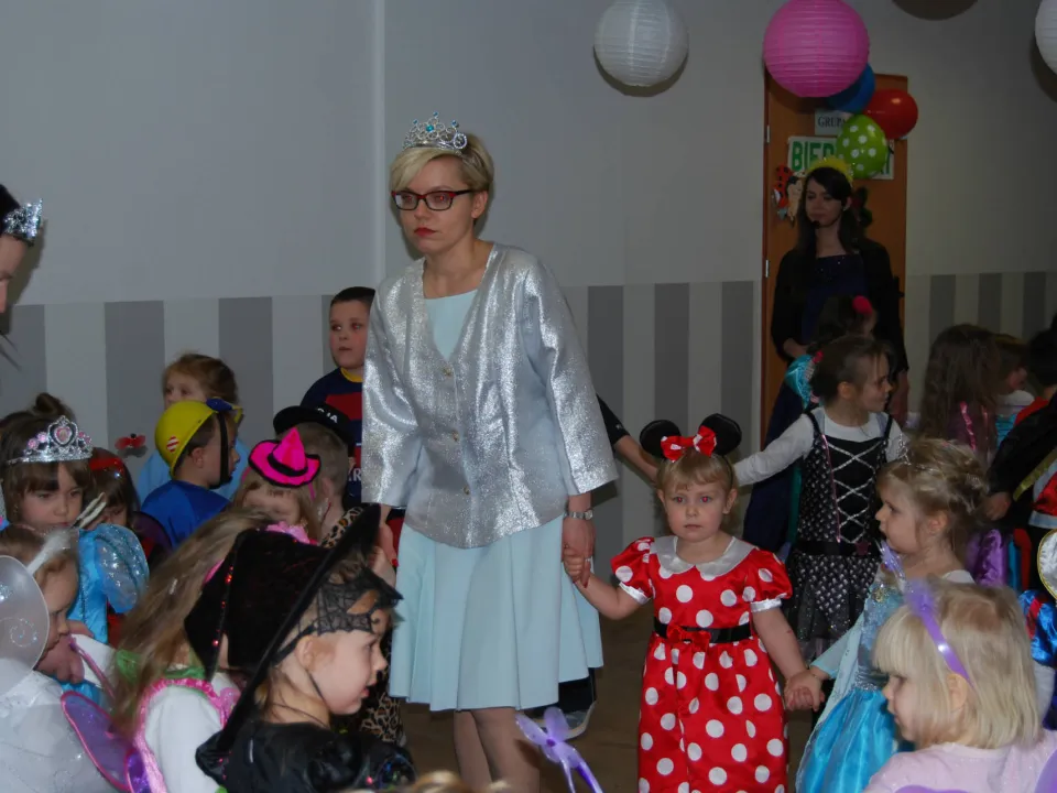 Zabawa karnawałowa w przedszkolu — zdjęcie 66