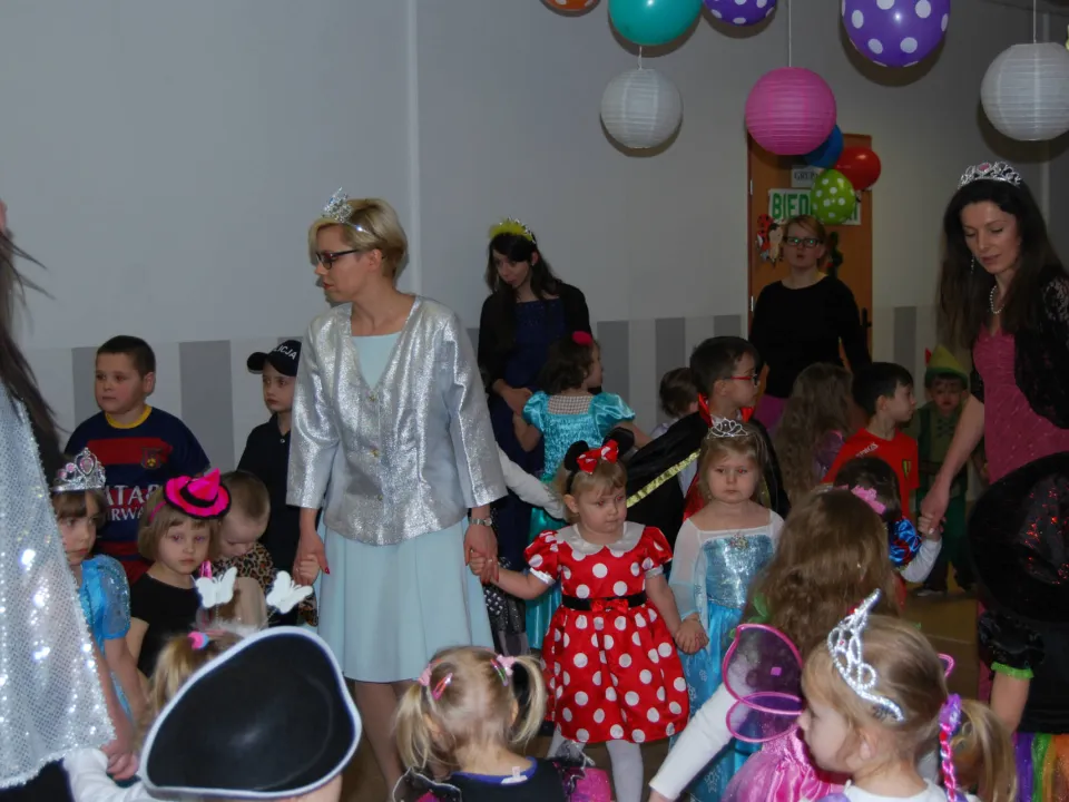 Zabawa karnawałowa w przedszkolu — zdjęcie 67