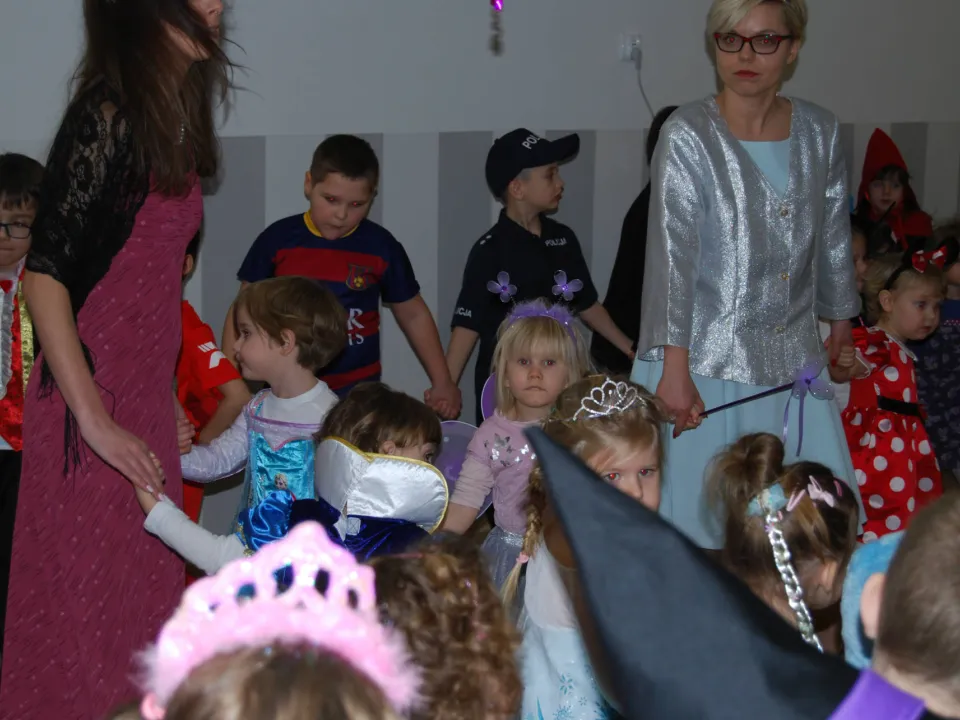 Zabawa karnawałowa w przedszkolu — zdjęcie 71
