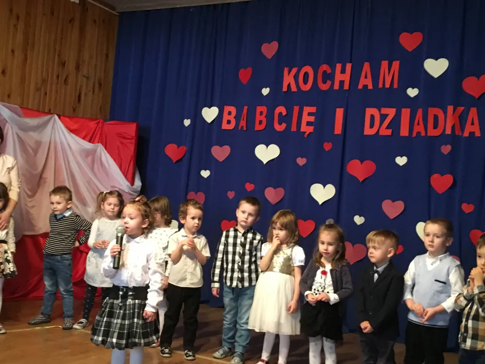 Dzień Babci i Dziadka w grupie Pszczółek — zdjęcie 1