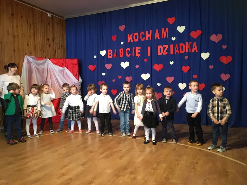 Dzień Babci i Dziadka w grupie Pszczółek — zdjęcie 2