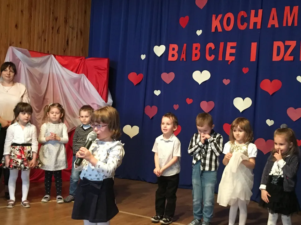 Dzień Babci i Dziadka w grupie Pszczółek — zdjęcie 4