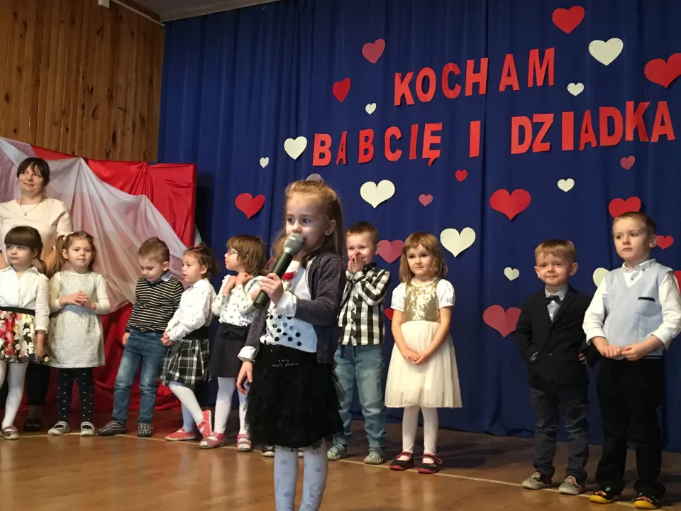 Dzień Babci i Dziadka w grupie Pszczółek — zdjęcie 9