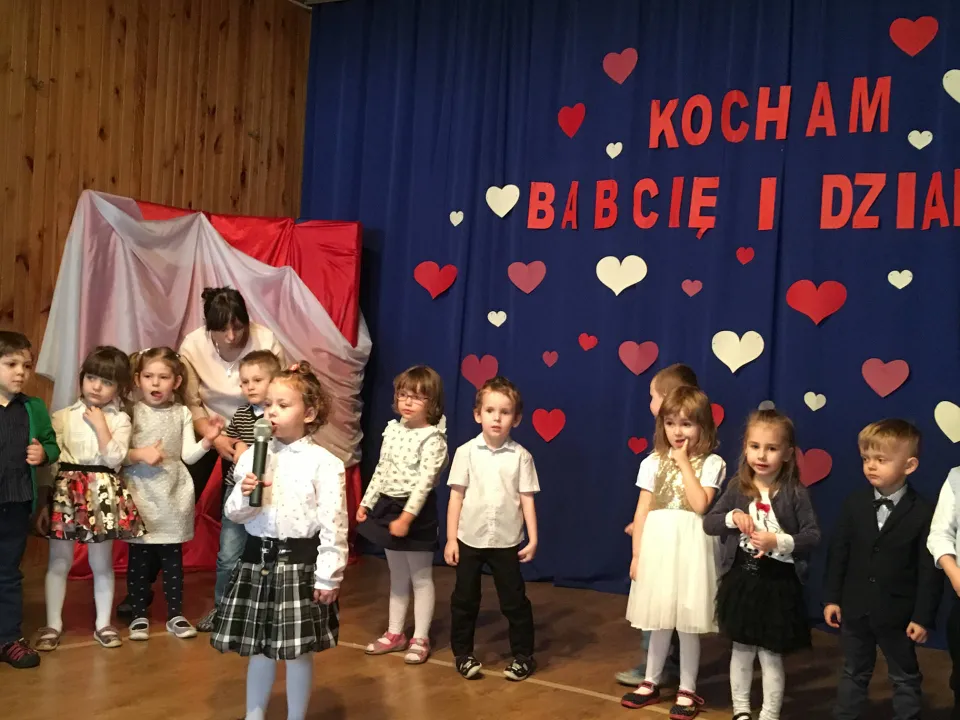 Dzień Babci i Dziadka w grupie Pszczółek — zdjęcie 16