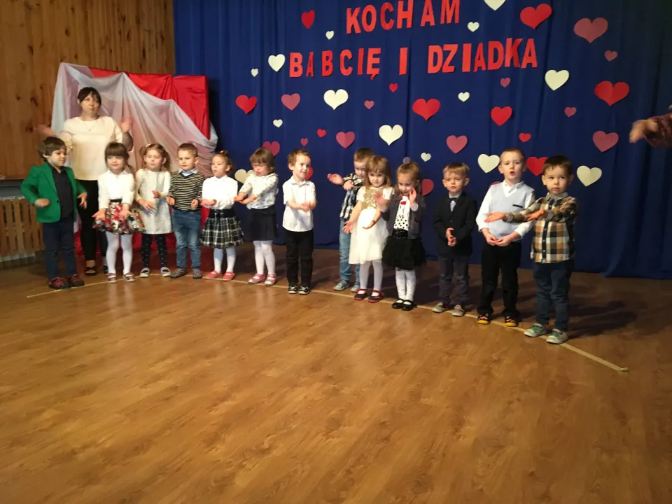 Dzień Babci i Dziadka w grupie Pszczółek — zdjęcie 18
