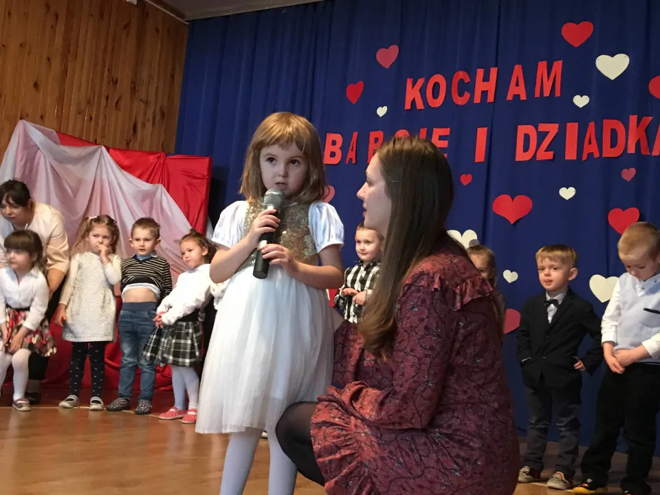 Dzień Babci i Dziadka w grupie Pszczółek — zdjęcie 21