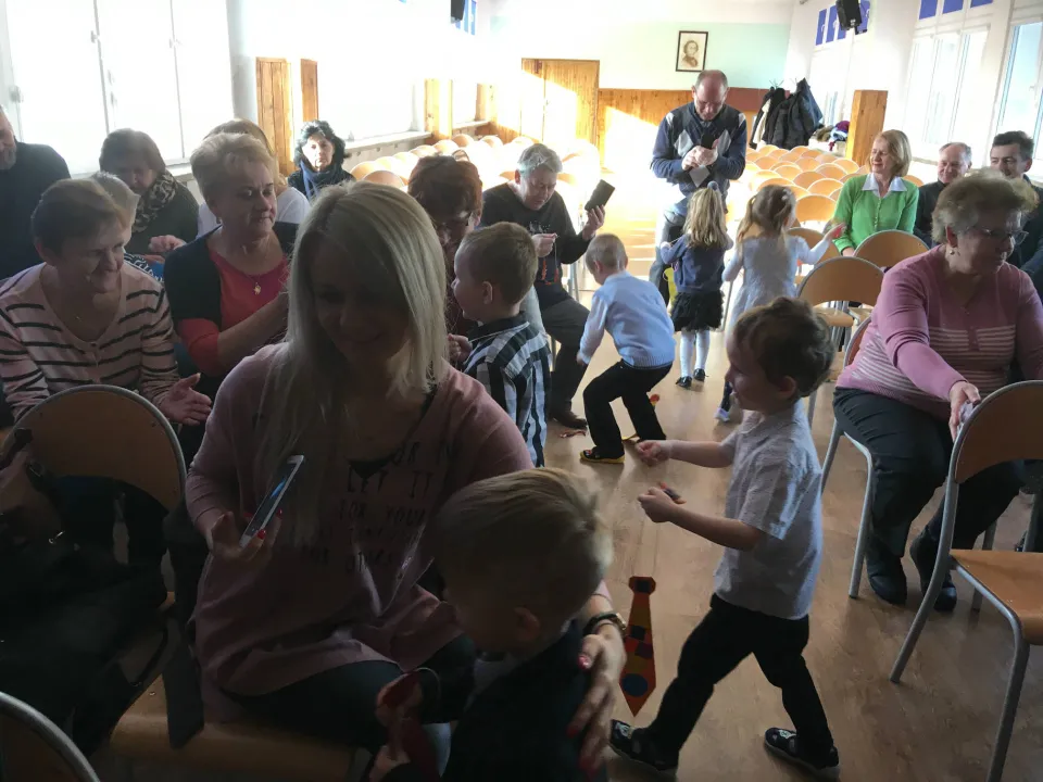 Dzień Babci i Dziadka w grupie Pszczółek — zdjęcie 28