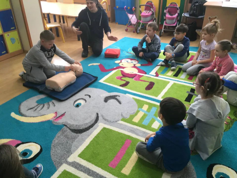 Kurs pierwszej pomocy w grupie Delfinów — zdjęcie 4