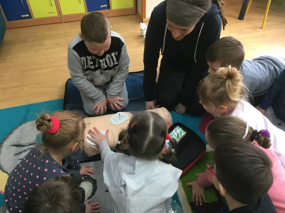 Kurs pierwszej pomocy w grupie Delfinów — zdjęcie 6