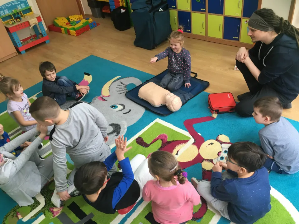 Kurs pierwszej pomocy w grupie Delfinów — zdjęcie 7