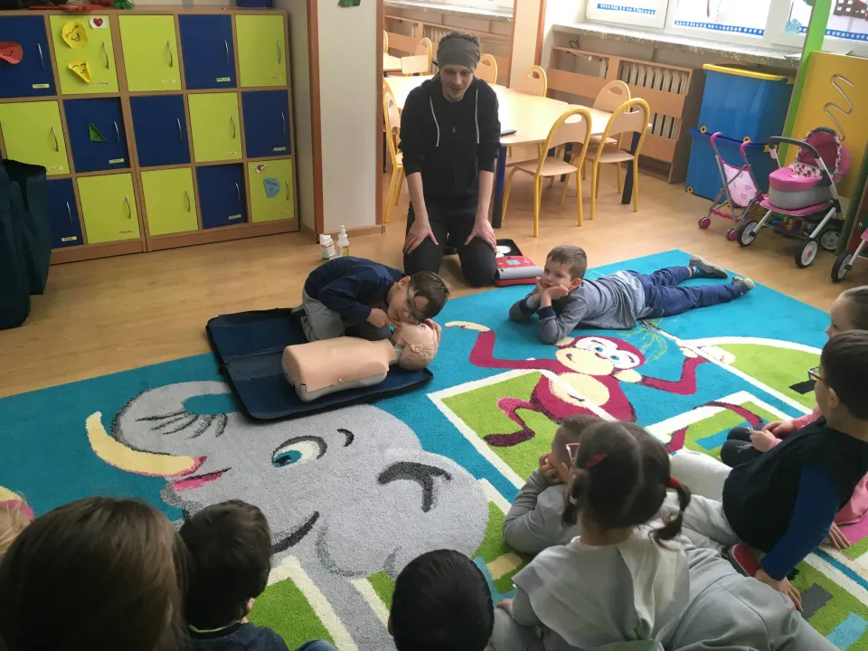 Kurs pierwszej pomocy w grupie Delfinów — zdjęcie 15
