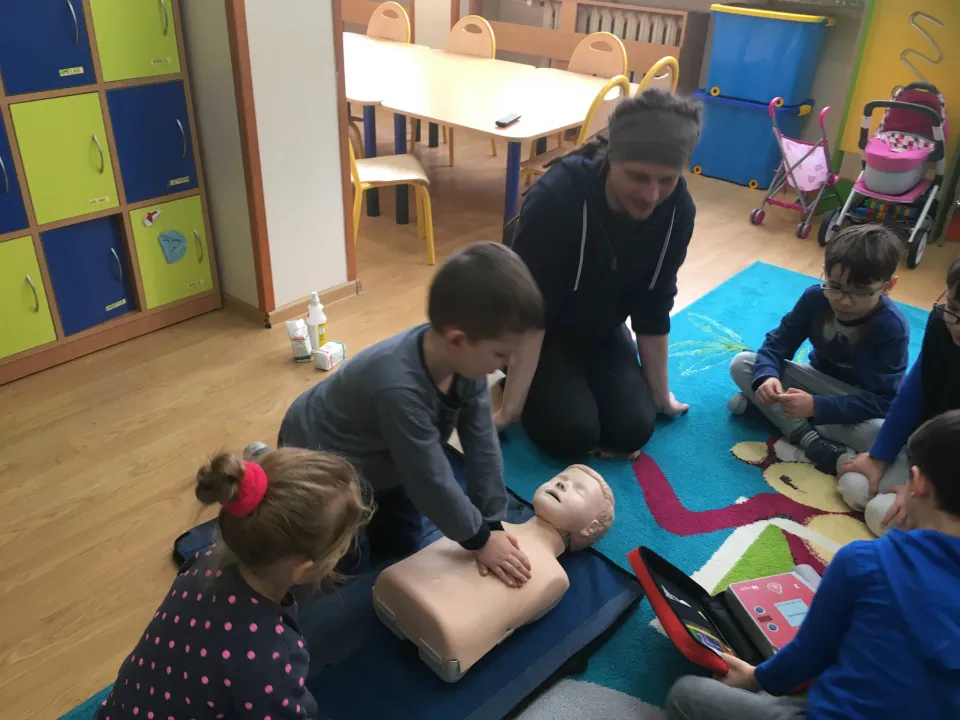 Kurs pierwszej pomocy w grupie Delfinów — zdjęcie 16