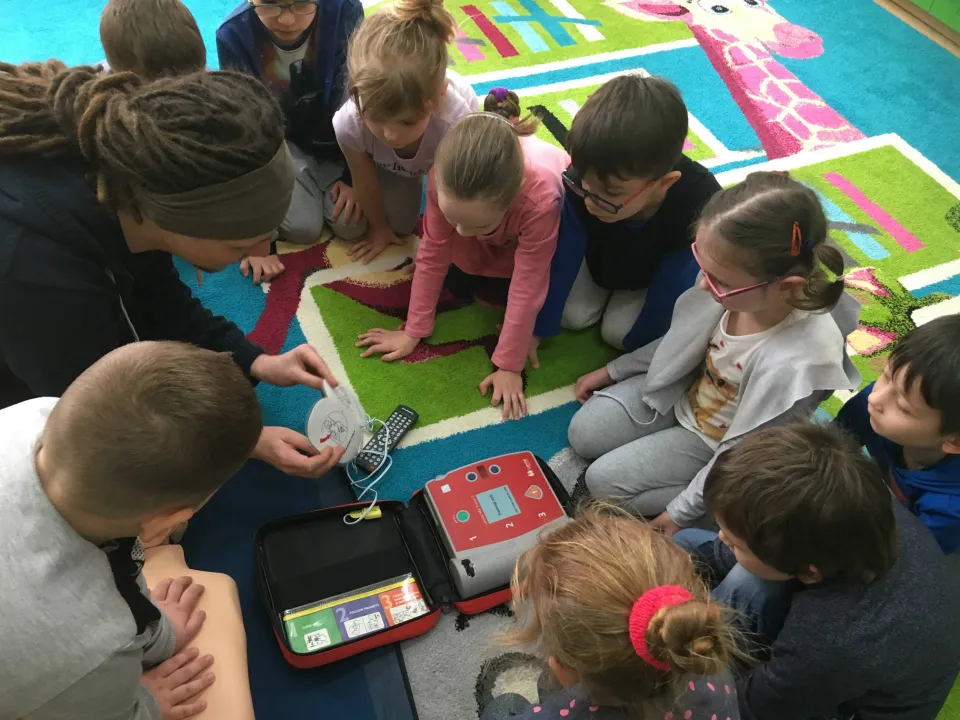 Kurs pierwszej pomocy w grupie Delfinów — zdjęcie 17