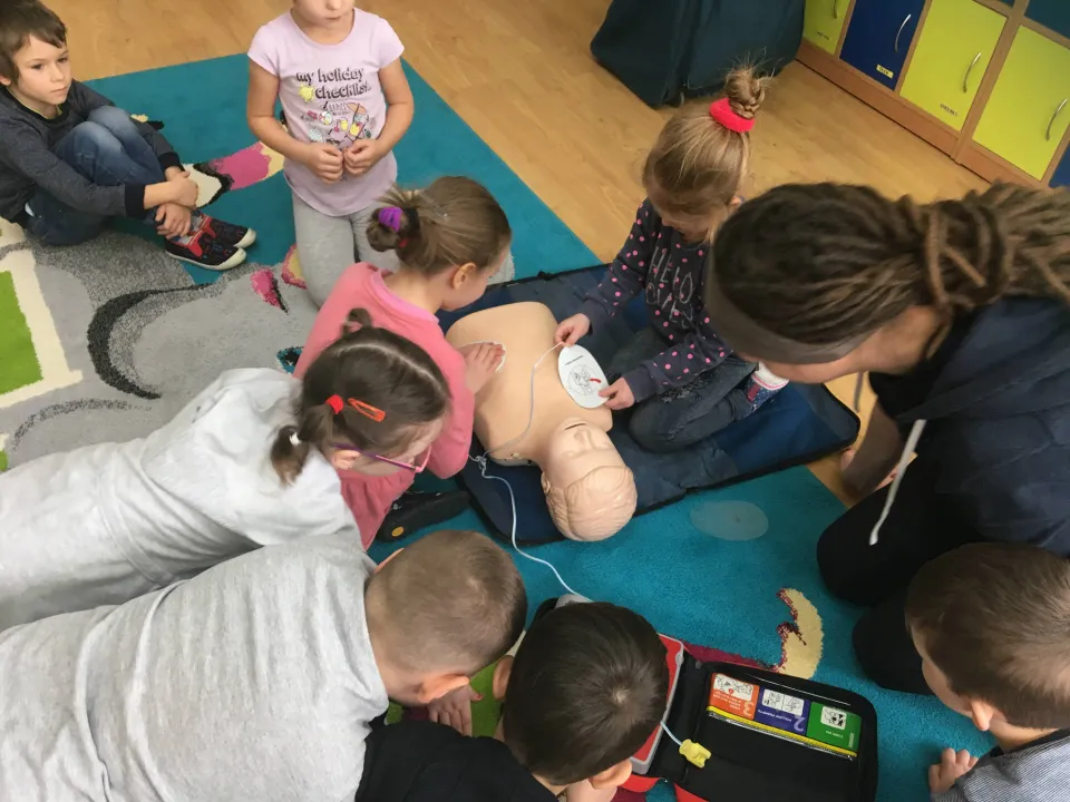 Kurs pierwszej pomocy w grupie Delfinów — zdjęcie 19