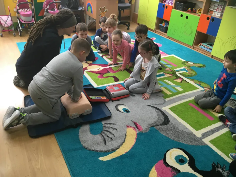 Kurs pierwszej pomocy w grupie Delfinów — zdjęcie 23