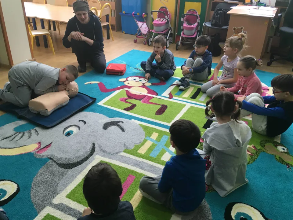 Kurs pierwszej pomocy w grupie Delfinów — zdjęcie 26