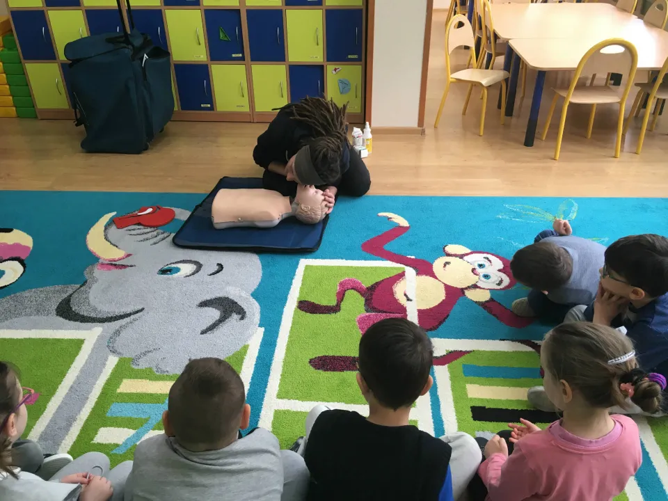 Kurs pierwszej pomocy w grupie Delfinów — zdjęcie 28