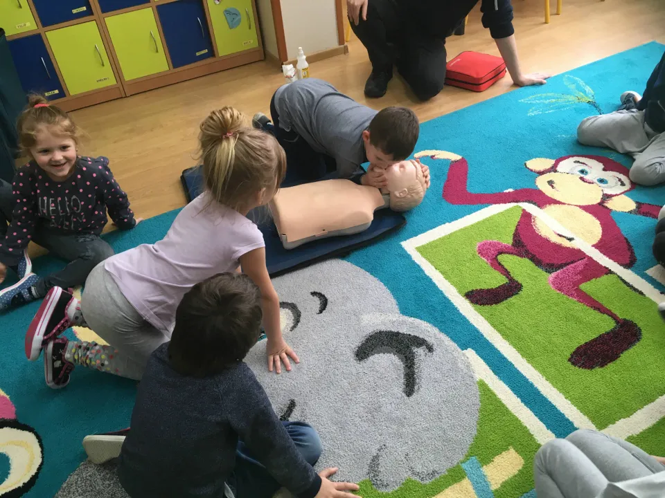 Kurs pierwszej pomocy w grupie Delfinów — zdjęcie 30