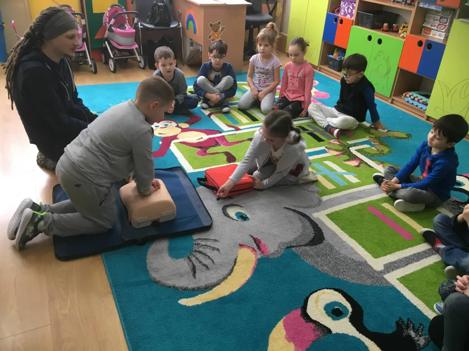 Kurs pierwszej pomocy w grupie Delfinów — zdjęcie 31