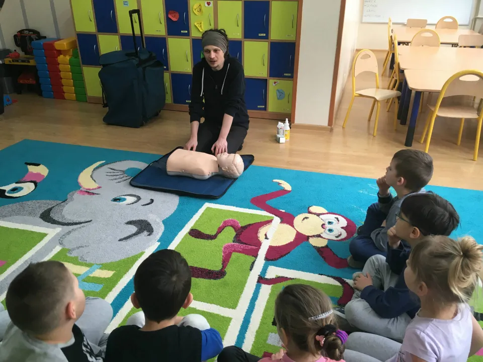 Kurs pierwszej pomocy w grupie Delfinów — zdjęcie 32
