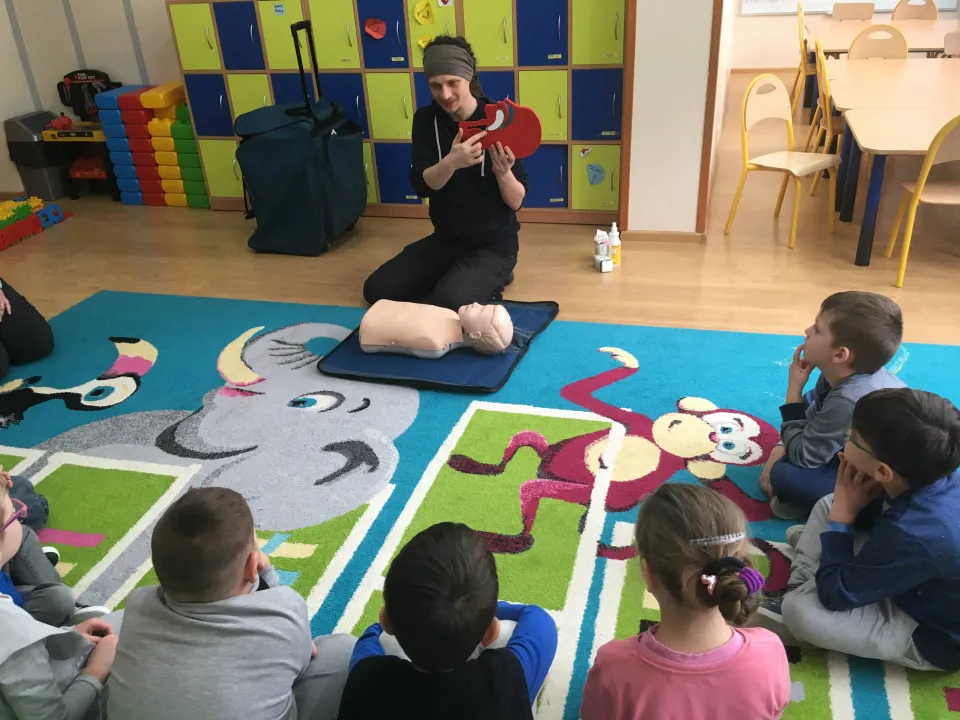 Kurs pierwszej pomocy w grupie Delfinów — zdjęcie 33