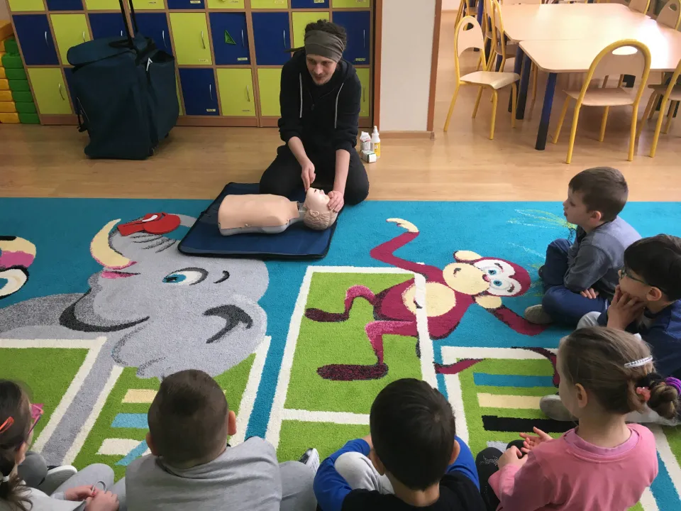 Kurs pierwszej pomocy w grupie Delfinów — zdjęcie 34