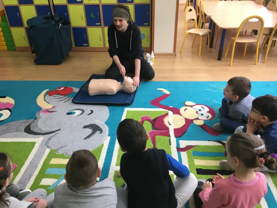 Kurs pierwszej pomocy w grupie Delfinów — zdjęcie 38