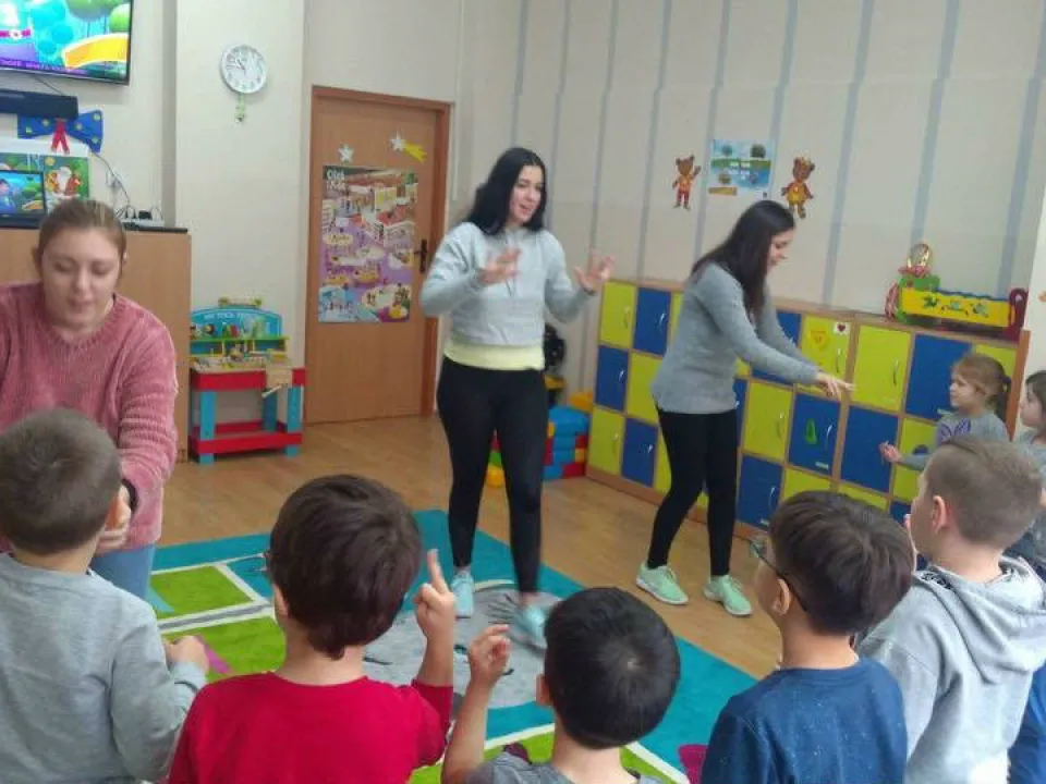 Wizyty studentek z Hiszpanii w naszym przedszkolu — zdjęcie 2