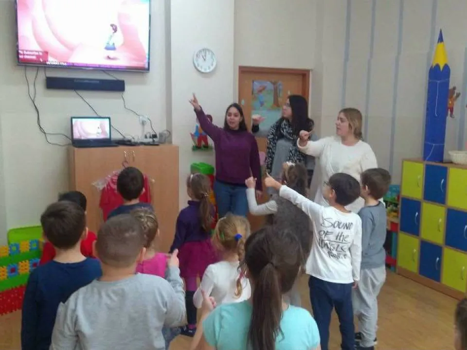 Wizyty studentek z Hiszpanii w naszym przedszkolu — zdjęcie 7