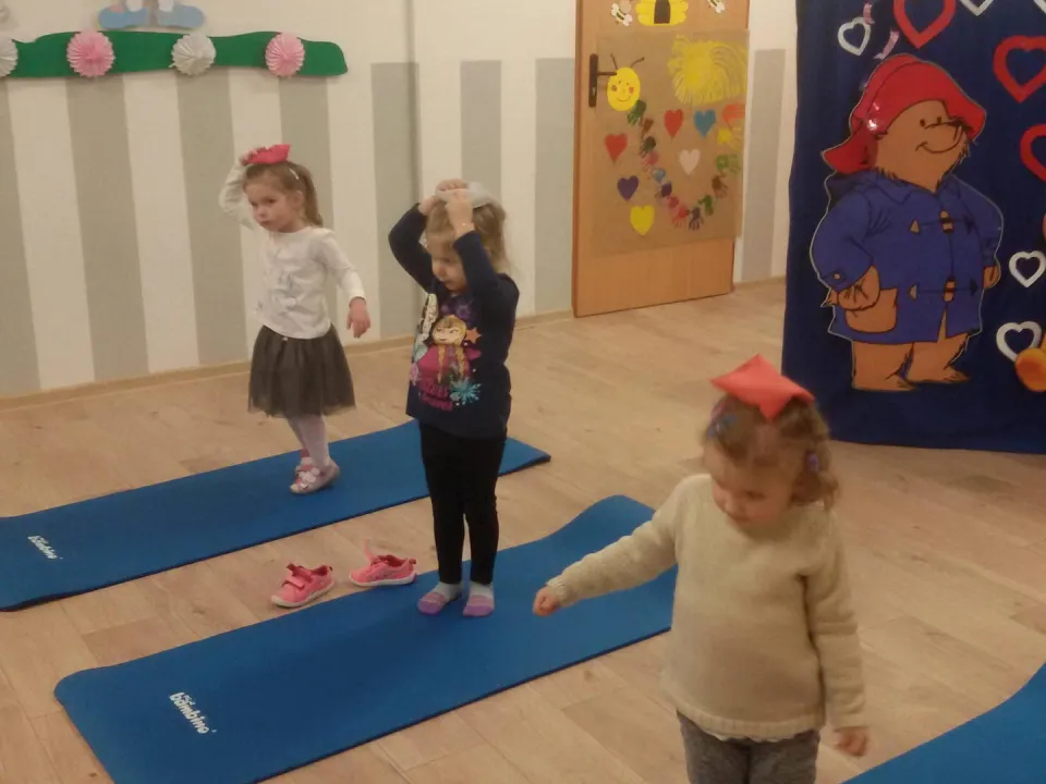 Zajęcia z gimnastyki korekcynej — zdjęcie 15