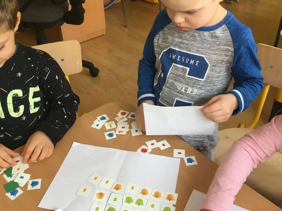 Pszczółki klasyfikują kwiatki — zdjęcie 3
