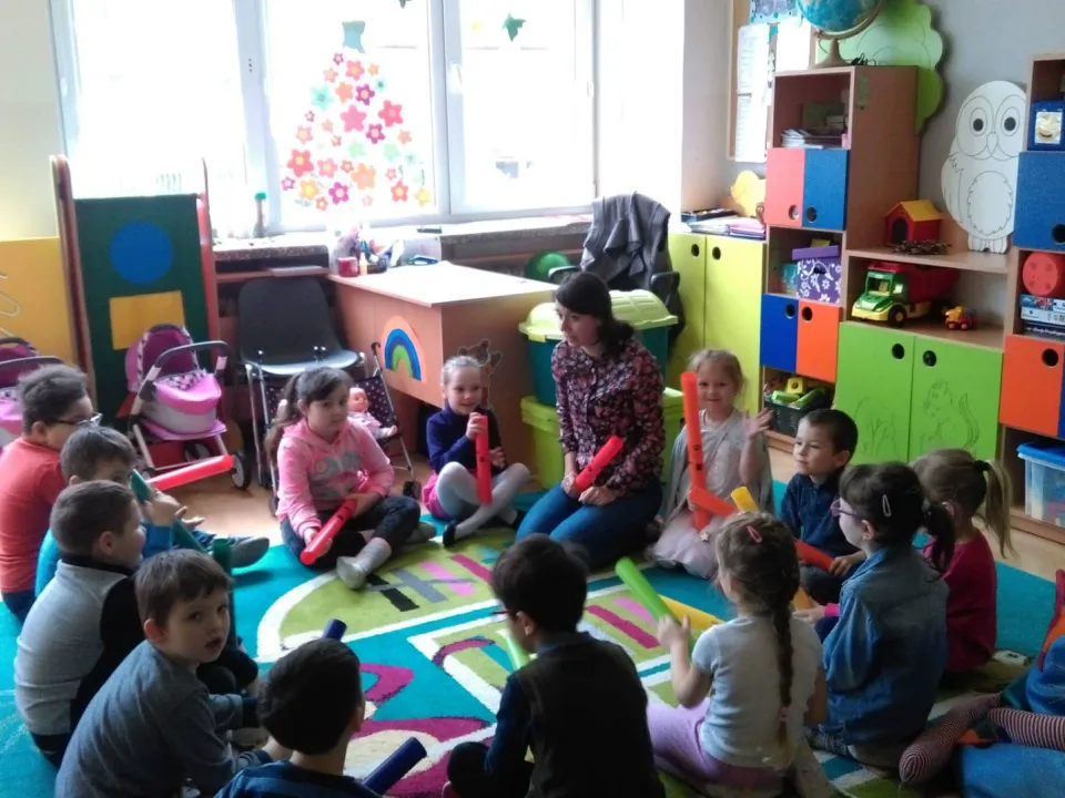 Delfiny grają na Bum Bum Rurkach — zdjęcie 2