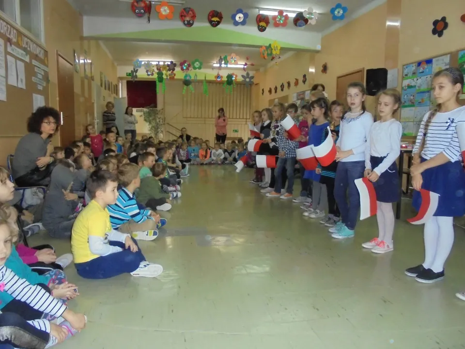 Apel z okazji Święta Niepodległości w klasach O-III — zdjęcie 3