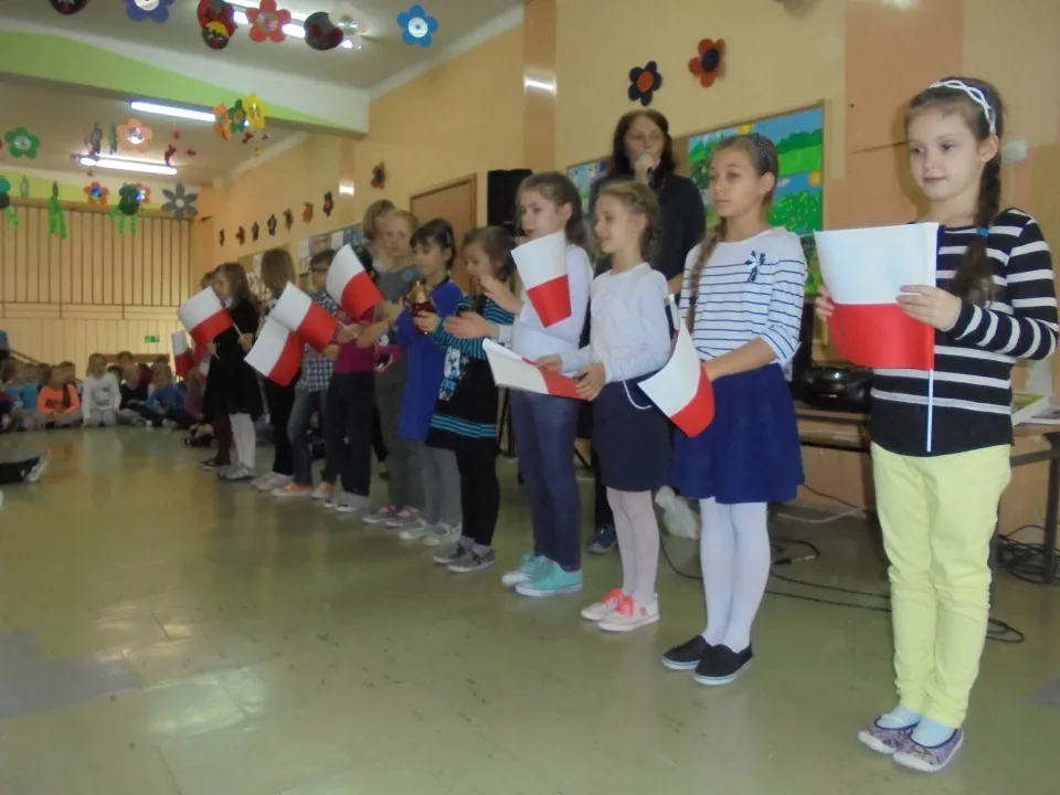 Apel z okazji Święta Niepodległości w klasach O-III — zdjęcie 6