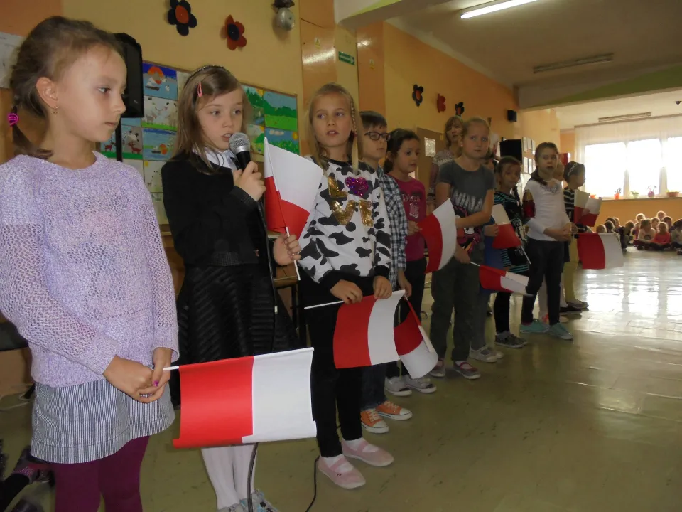 Apel z okazji Święta Niepodległości w klasach O-III — zdjęcie 8