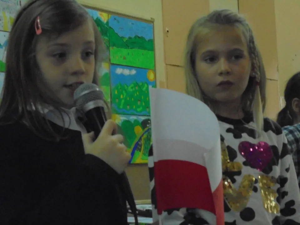 Apel z okazji Święta Niepodległości w klasach O-III — zdjęcie 9