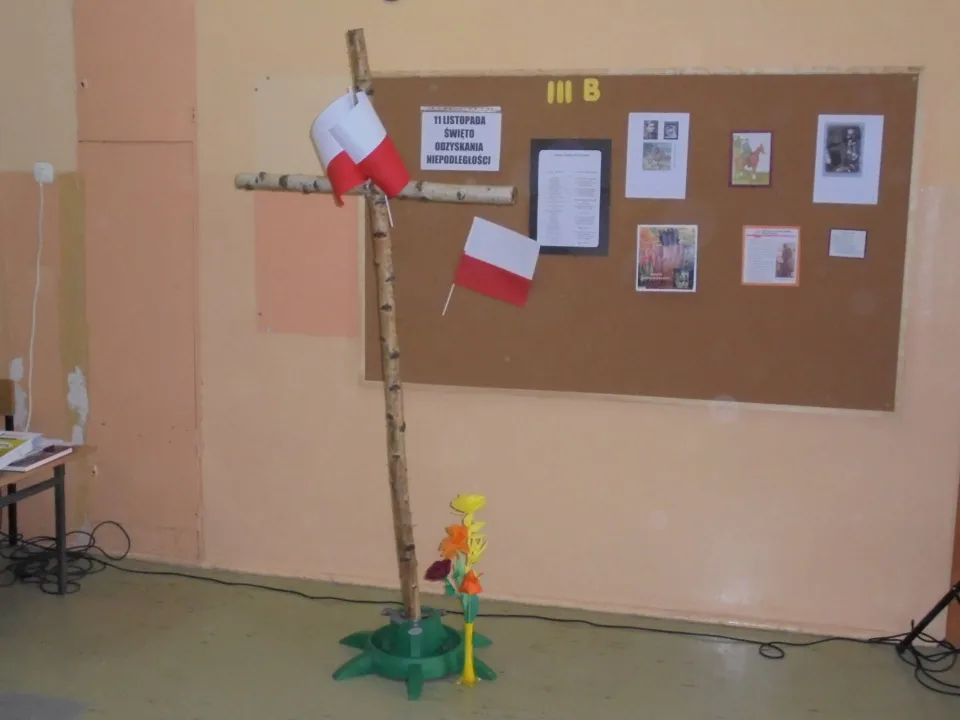 Apel z okazji Święta Niepodległości w klasach O-III — zdjęcie 11