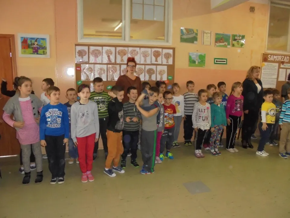 Apel z okazji Święta Niepodległości w klasach O-III — zdjęcie 12