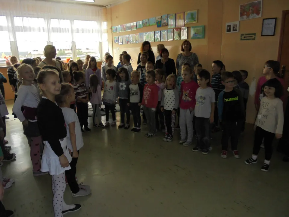 Apel z okazji Święta Niepodległości w klasach O-III — zdjęcie 13