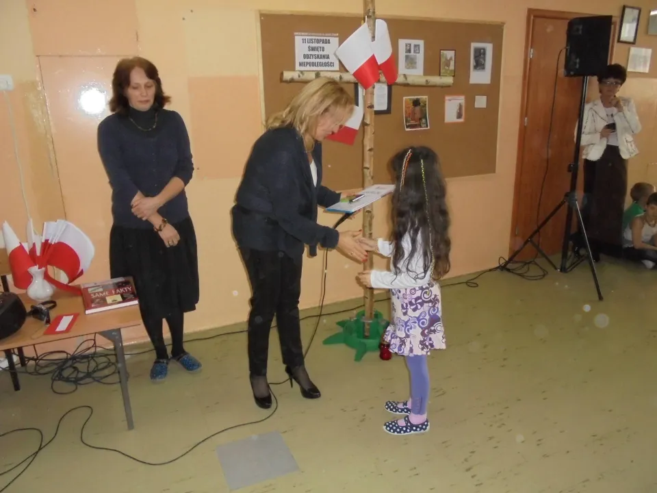 Apel z okazji Święta Niepodległości w klasach O-III — zdjęcie 16