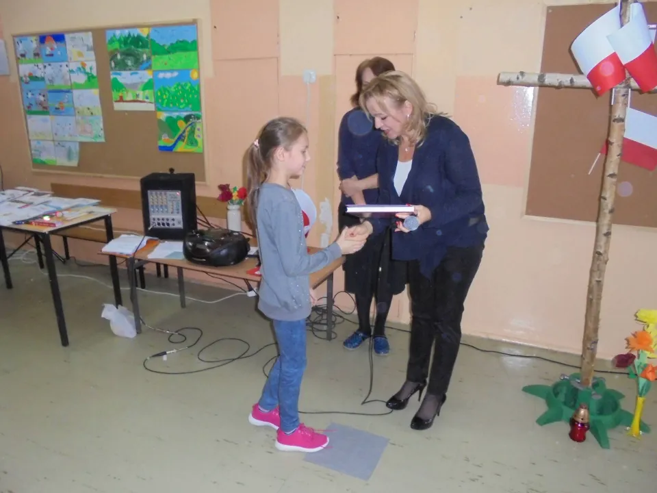 Apel z okazji Święta Niepodległości w klasach O-III — zdjęcie 17