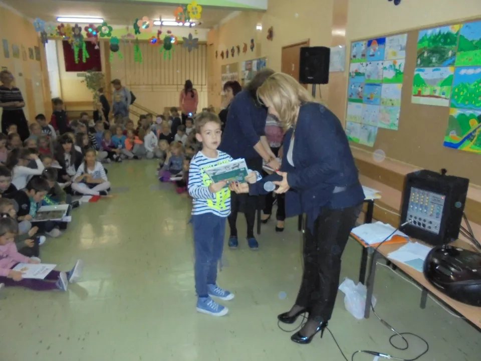 Apel z okazji Święta Niepodległości w klasach O-III — zdjęcie 20