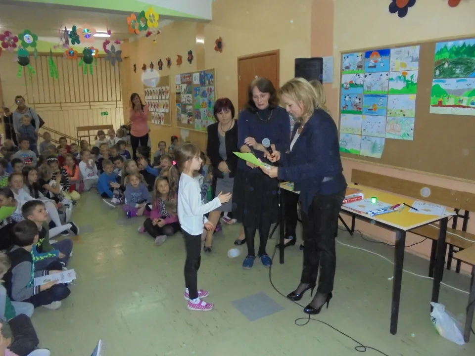 Apel z okazji Święta Niepodległości w klasach O-III — zdjęcie 24