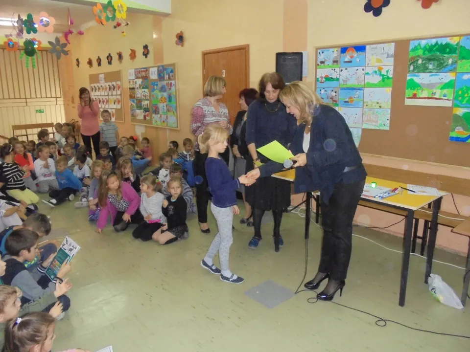 Apel z okazji Święta Niepodległości w klasach O-III — zdjęcie 27