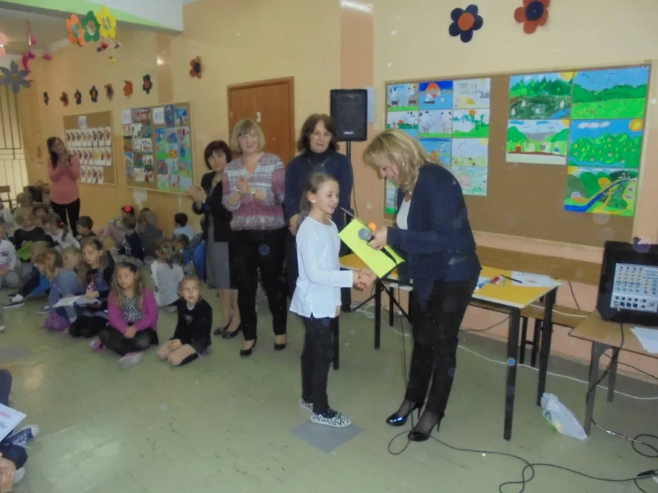 Apel z okazji Święta Niepodległości w klasach O-III — zdjęcie 29