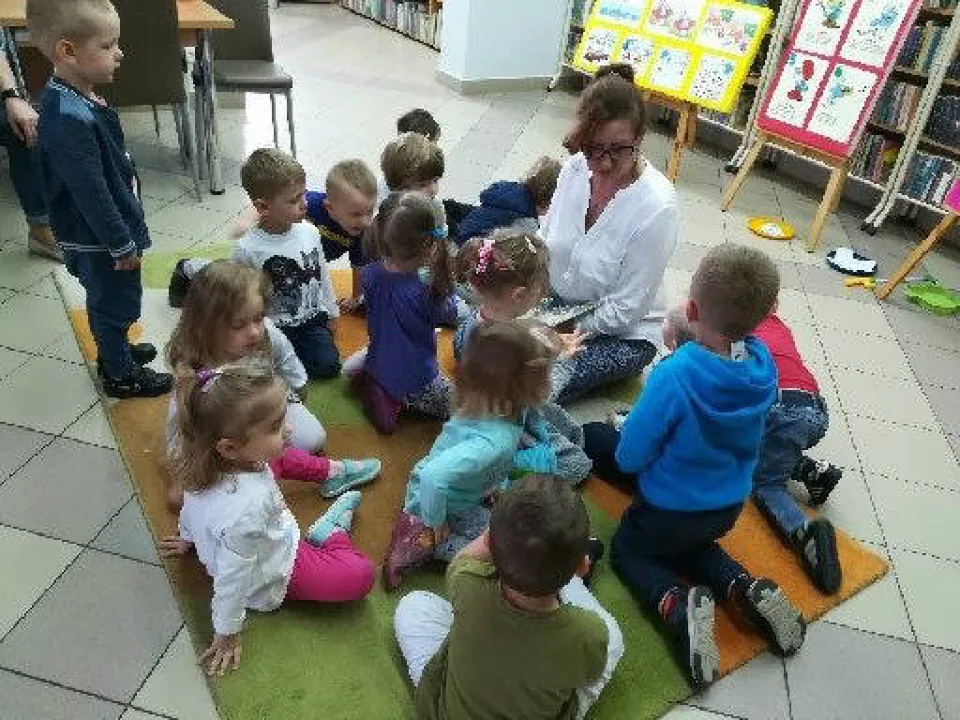 "Nasze książki" w grupie Biedronek. — zdjęcie 7