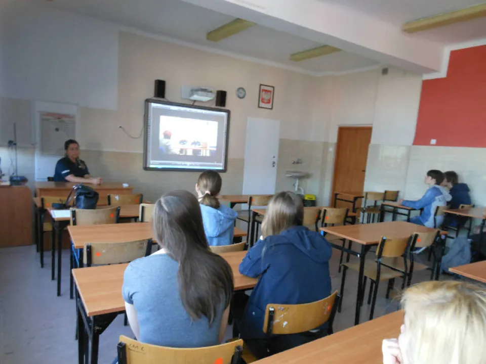 Zajęcia z policjantem w 3a — zdjęcie 3
